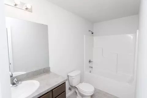 Bath - 165 Gooding St, Belding, MI 48809 photo 2 of 2