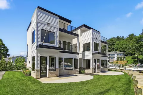 3 N Bailey Ave #2, South Haven, MI 49090