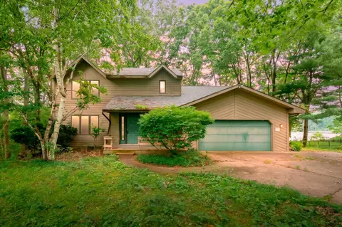 9856 Oak Forest Cir, Kalamazoo, MI 49009