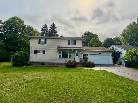 1447 71 12 St, South Haven, MI 49090