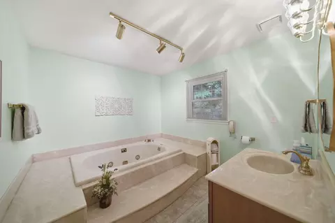 Bath - 5168 W Bluestone St, Jackson, MI 49201 photo 1 of 7