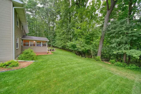 Exterior - 5168 W Bluestone St, Jackson, MI 49201 photo 9 of 21