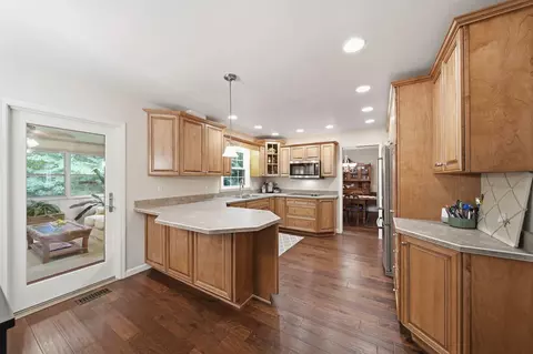 Kitchen - 5168 W Bluestone St, Jackson, MI 49201 photo 5 of 5