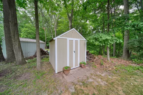 Exterior - 5168 W Bluestone St, Jackson, MI 49201 photo 15 of 21