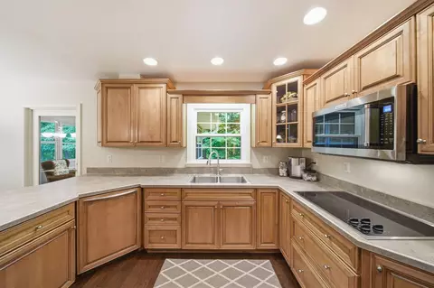Kitchen - 5168 W Bluestone St, Jackson, MI 49201 photo 2 of 5
