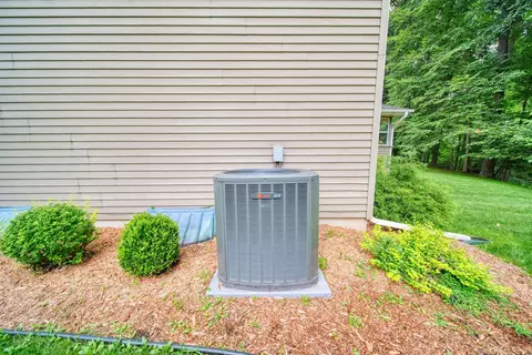 Exterior - 5168 W Bluestone St, Jackson, MI 49201 photo 8 of 21