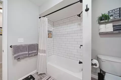 Bath - 5168 W Bluestone St, Jackson, MI 49201 photo 7 of 7