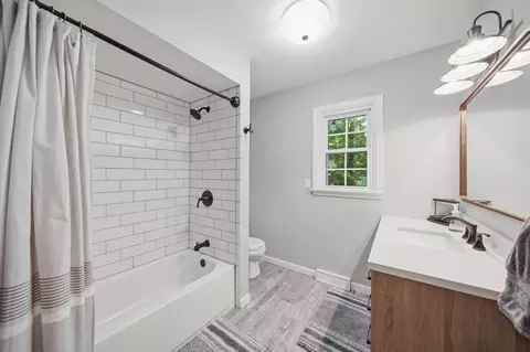 Bath - 5168 W Bluestone St, Jackson, MI 49201 photo 5 of 7