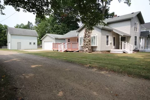 208 S Michigan Ave, Vicksburg, MI 49097