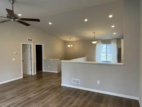 Living - 516 Macdonough St, Jackson, MI 49201 photo 3 of 4