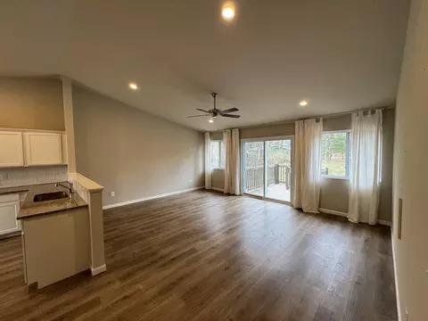 Living - 516 Macdonough St, Jackson, MI 49201 photo 1 of 4