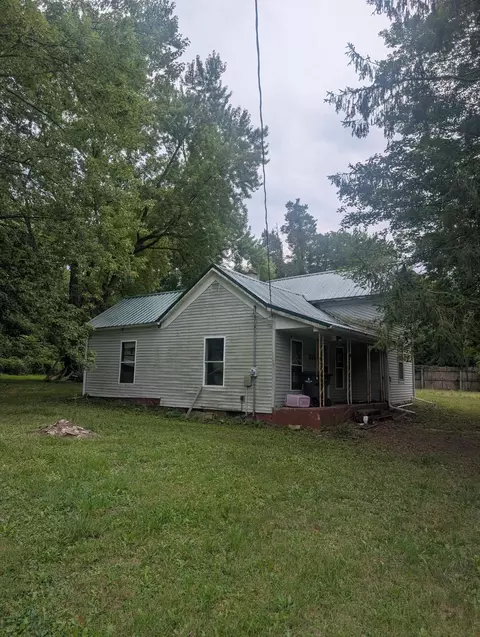 215 S Monroe St, Bloomingdale, MI 49026