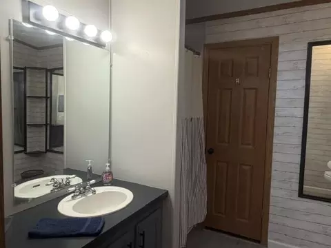 Bath - 2197 E Cedar St, Newaygo, MI 49337 photo 2 of 3