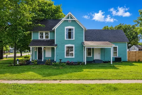 102 Pine St, Paw Paw, MI 49079