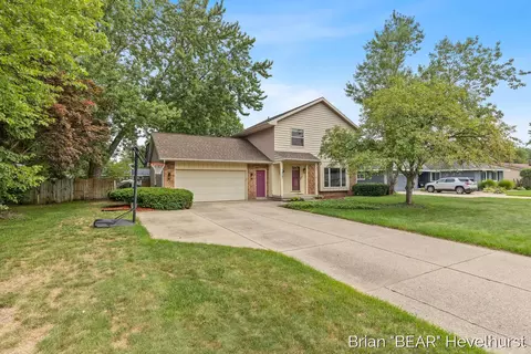 7520 Windgate Dr, Jenison, MI 49428 photo 2