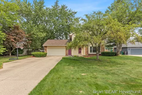 7520 Windgate Dr, Jenison, MI 49428 photo 3