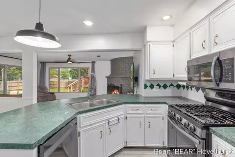 7520 Windgate Dr, Jenison, MI 49428 photo 9