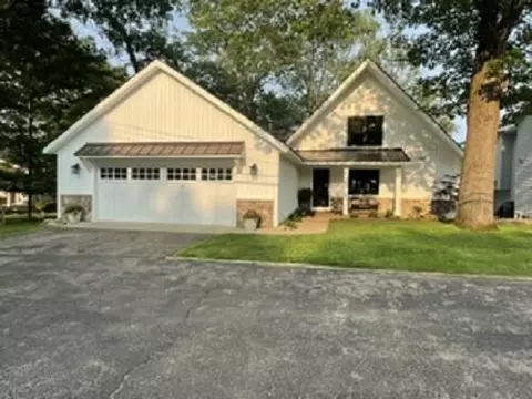 9703 Woodlawn Dr, Portage, MI 49002