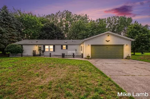 3605 Lo Al Dr, Ravenna, MI 49451