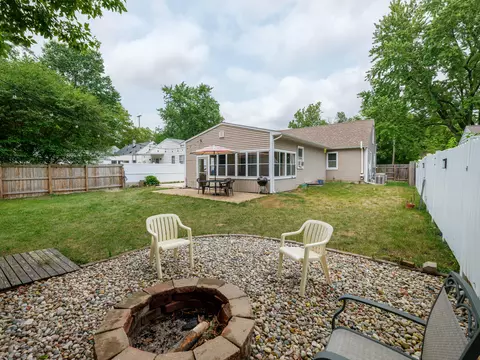 1622 Homecrest Ave, Kalamazoo, MI 49001