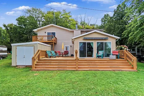 Exterior - 51156 Maple Rd, Marcellus, MI 49067 photo 2 of 5