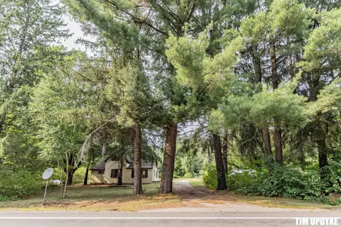 5924 E Sternberg Rd, Fruitport, MI 49415