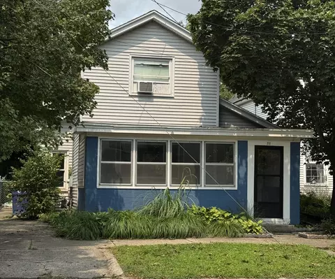 711 Veto St NW, Grand Rapids, MI 49504