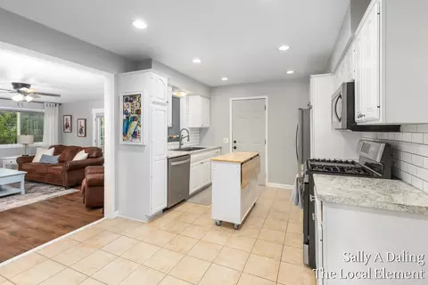 1712 Joan Ct, Dorr, MI 49323 photo 7
