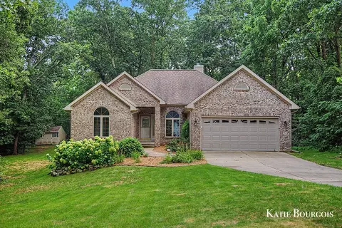 5180 Brookestone Dr NE, Rockford, MI 49341