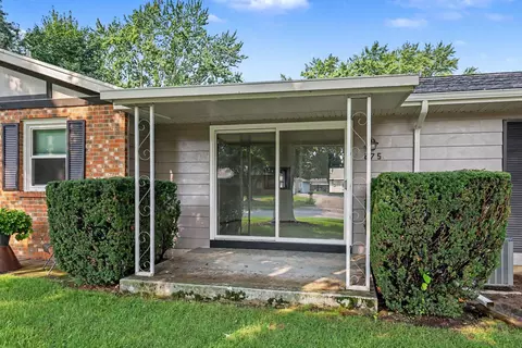 875 Andover Ct SE, Kentwood, MI 49508