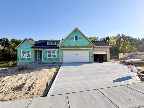 8332 Kettle Oak Dr SE, Alto, MI 49302