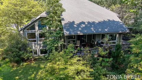 2302 Timberlee Dr, Holland, MI 49424