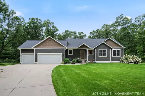 3105 Jamestown Ln, Fruitport, MI 49415