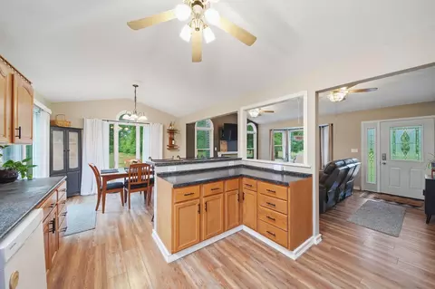 Kitchen - 2777 Blackman Rd, Jackson, MI 49201 photo 2 of 3