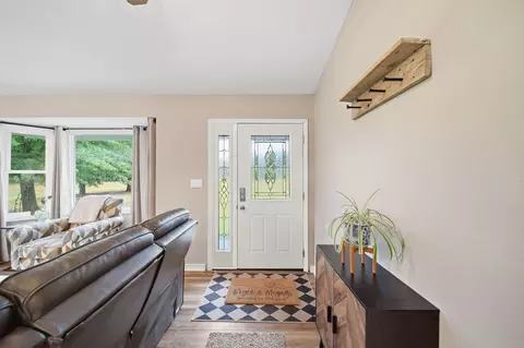 Entry Way - 2777 Blackman Rd, Jackson, MI 49201 photo 1 of 2