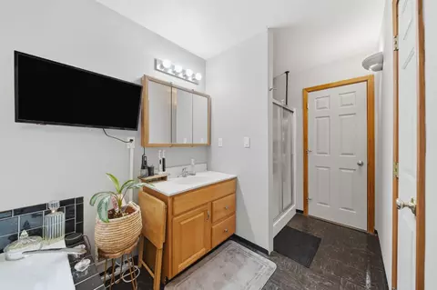 Bath - 2777 Blackman Rd, Jackson, MI 49201 photo 2 of 4