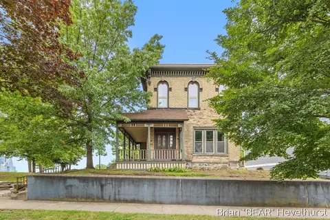 827 Fairview Ave NE, Grand Rapids, MI 49503