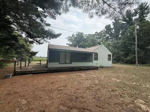 4048 Cloverville Rd, Fruitport, MI 49415