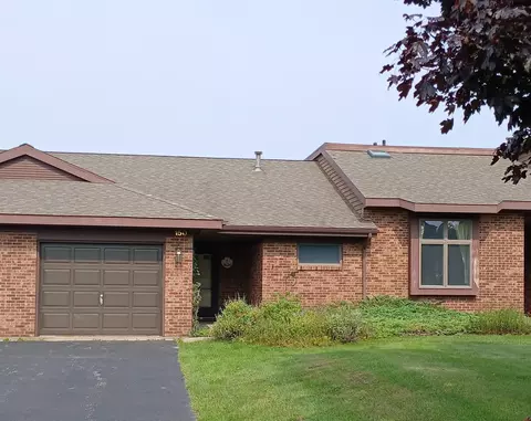 150 Harbor Dr, Ludington, MI 49431