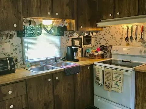 Kitchen - 66521 Winding River Rd, Constantine, MI 49042 photo 1 of 3