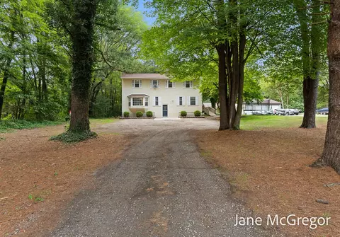 13727 Cleveland St, Nunica, MI 49448