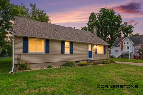 74 N Park St NE, Cedar Springs, MI 49319