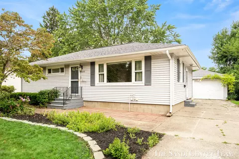 1015 Taylor Ave, Grand Haven, MI 49417