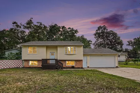3942 Hall Rd, Muskegon, MI 49442