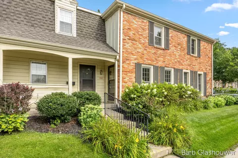 2519 Abbington Dr SE, Grand Rapids, MI 49506