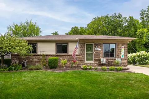 18233 Matthew Dr, Clinton Twp, MI 48035