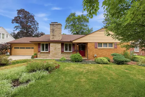 1110 Dwillard Dr, Kalamazoo, MI 49048