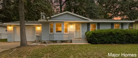 5738 Blaine Ave SE, Kentwood, MI 49508