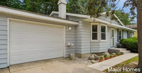 5738 Blaine Ave SE, Kentwood, MI 49508