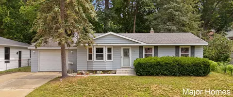 5738 Blaine Ave SE, Kentwood, MI 49508